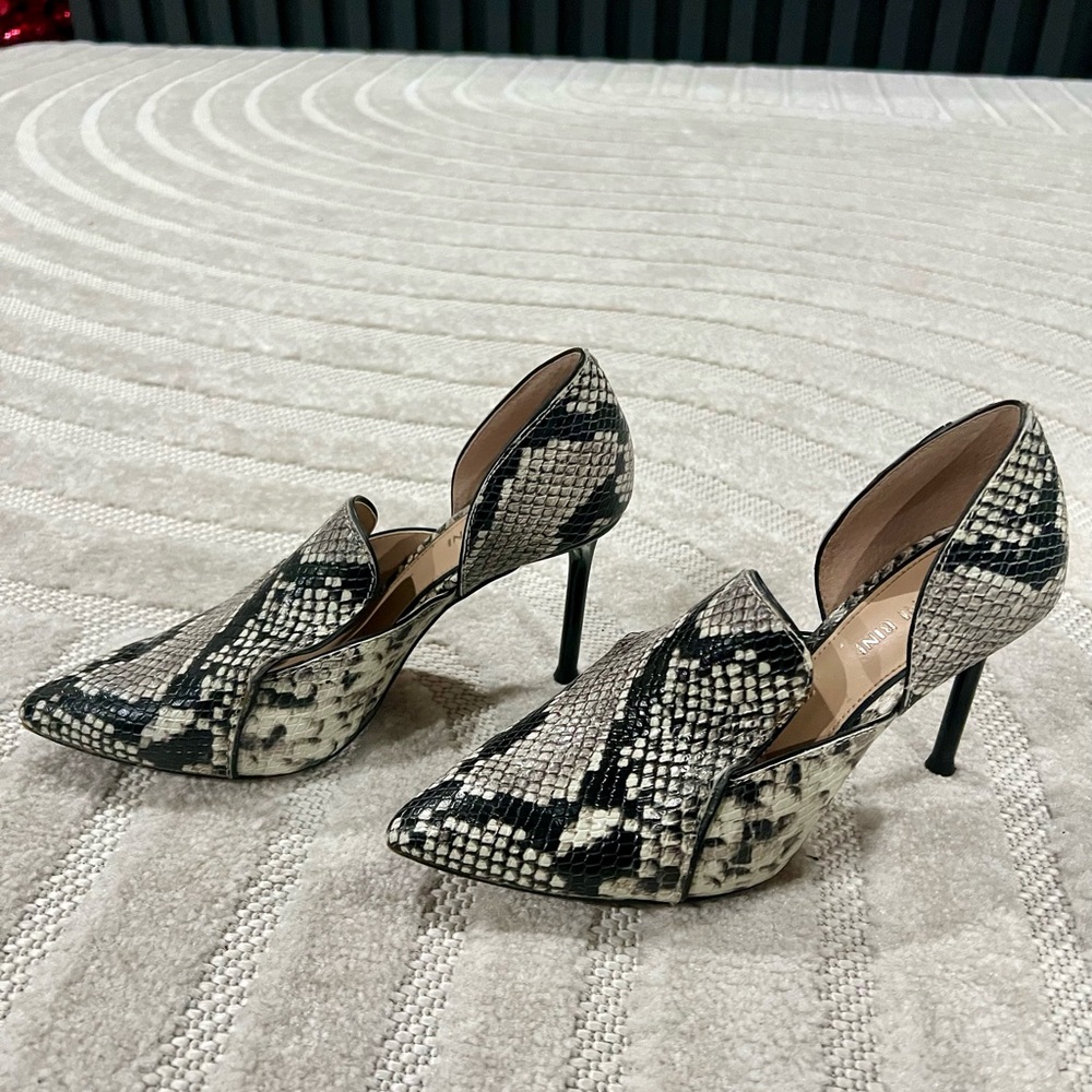 Gianni Bini Snakeskin Patterned Women Pumps
